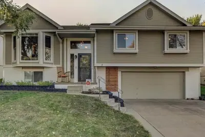 Image de Spacious 4-bedroom house with Ev Charging on premises.