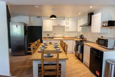 Image de Hosta & Hosta A - Cotswold's 9 Bedroom Cosy Home with Pool Table and Canal Walks