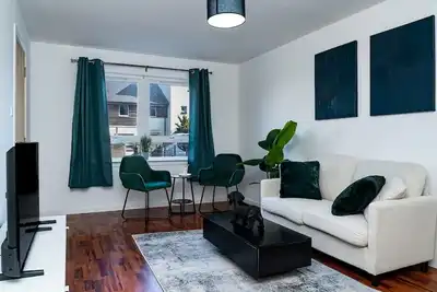 Image de 115 Gracemount Drive · Luxury 3-Bed Townhouse | Free Parking | Central