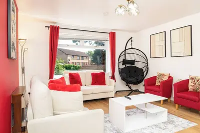 Image de 5 Bingham Place · 5-Bed House | Free Parking | Central | Sleeps 10