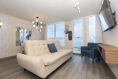 Image de 🌟 Bright and cozy 1br/2ba apartment with radiant vibes in The Sands, right on Avenida Balboa