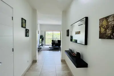 Image de Spacious, Family-Friendly with Stunning  Breezy and Balconies.