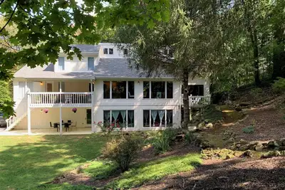 Image de Lehigh River Retreat – 5-Bedroom Home w/ Bike Trail Access, Fitness Room & A/C