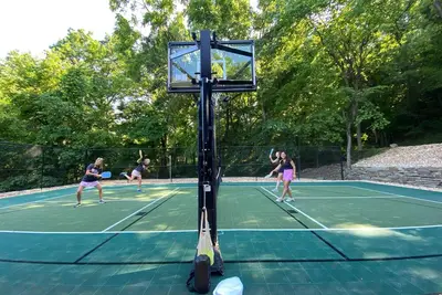 Image de Private Pickleball Court, Sleeps 12, Lake Front