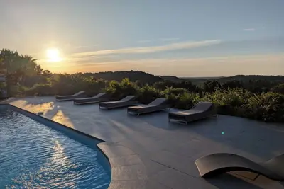 Image de The White Luxe Collection  a 5 min de Montpellier 350 m2 hab. piscine clim vue