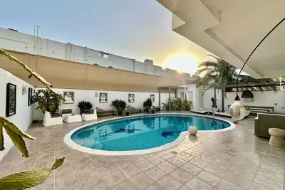 Image de Boutique Style 4-Bed Villa with Housekeeper & Pool near the Beach in Dubai