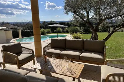 Image de Magnifique villa 10p, avec piscine lagon et vue panoramique.