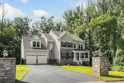 Image de Large 6-bedroom home in beautiful McLean with Ac, WiFi, Decor, and more