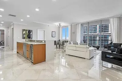 Image de Penthouse with Ocean Views in Brickell