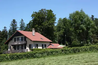 Image de Grand chalet familial de caractère en plein nature.