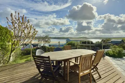 Image de Detached bungalow sleeps 6 with off-street parking. Pets welcome