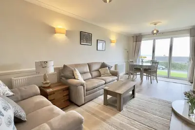 Image de Sleeps 6 guests, ample driveway parking, front and rear gardens. Pets welcome