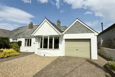 Image de \"Pendennis\" Padstow - sleeps 7 home enjoying views to the Camel Estuary
