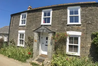 Image de Webbers Cornish character cottage with large garden and parking
