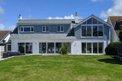 Image de 5 bed, 3 bath detached holiday home close to Constantine Bay beach with parking