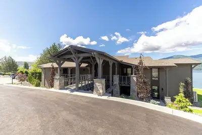 Image de Waterfront Luxury- Yacinde B2