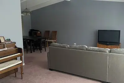 Image de 3-bedroom house in tranquil Bensenville with Ac, WiFi, fitness room