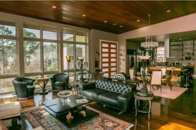 Image de 2 Kings | Chapel | Jet Tub | Elevator | Dt 12 mins