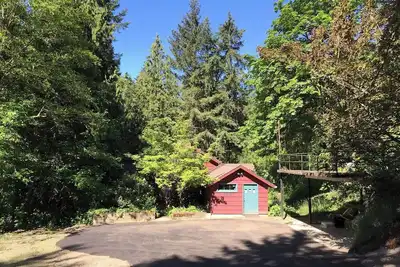 Charming 3-bedroom house surrounded by old-growth forest, Portland