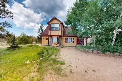 Image de Spacious cabin with stunning views, wifi, fully stocked kitchen & W/D