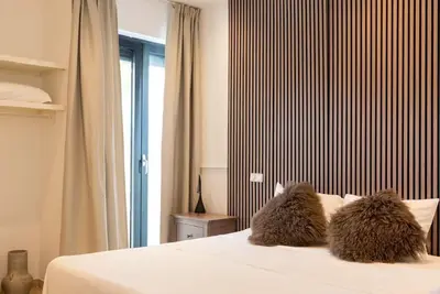 Image de Beach House directly on azure sea