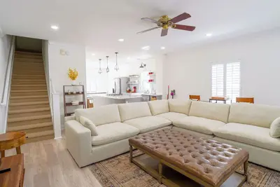 Image de Spacious 2-bedroom townhome in lovely downtown Bloomington