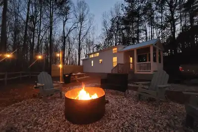Image de Cozy Private Lux Cabin Style Tiny House, Firepit, Fiber, in mins from Clemson Un