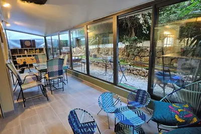 Velo Appartement\nBABY Foot\n3 Vraies Chambres\n1 Minutes De La Mer\nJARDIN\nVERANDA