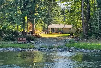 Image de Charming 2-bedroom cabin on the Sultan River