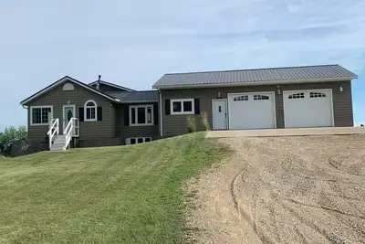 Image de Charming 3-bedroom home with Ac, WiFi in Britton. Quiet, trees, and sunsets!