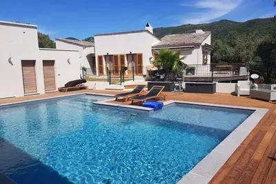 Image de Villa en plein coeur du village idéal pour la famille