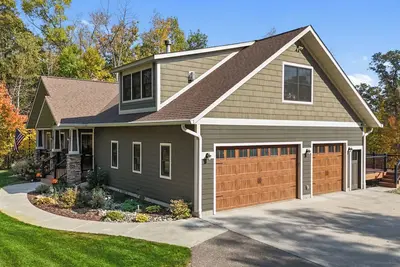 Image de Spacious 6-bedroom house w/Pond Views near resorts, golf, fun & beautiful lakes.