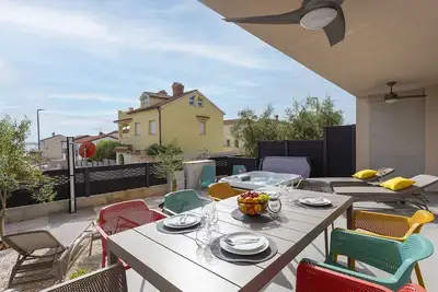Image de Charmant appartement à 100 mètres de la plage de sable avec vue sur la mer, jacuzzi, Bbq