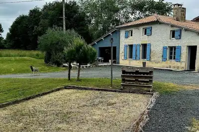 Image de Maison de campagne avec jacuzzi terrain de pétanque