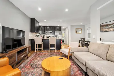 Image de Spacious 4-bedroom house in Victorian Village