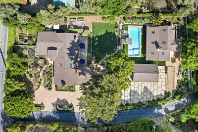Image de Spacious 5-Bedroom Retreat + Newly Built Guest House, w/Pool, Hot Tub, Ac, WiFi