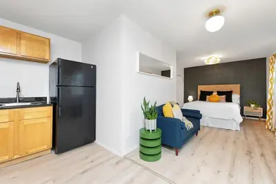 Image de Warm and Welcoming Cottage w Full Kitchen and Essentials Included