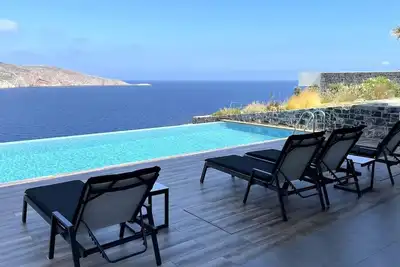 Image de Lavish Crete Beachfront Villa | Villa Knossos Pearl | 5 Bedrooms | Breathtaking Sea Views | Private Pool | Private Furnished Terrace with Bbq Facilities and Shaded Outdoor Dining Area | Prime Location | Heraklion