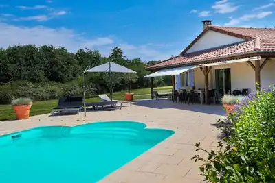 Image de Villa indépendante Supérieure, 3 salles de bain, piscine privée 8 personnes