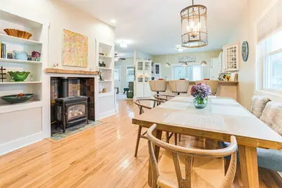 Image de Ski, Shop, Explore: Hidden Gem Near Lake Michigan!