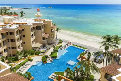 Image de Luxury beachfront Condo with 3 Bedrooms & Ocean View - El Faro Residences