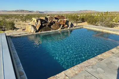 Image de The Hammer House In Ground Pool/Jacuzzi + Garage & WiFi in Johnson Valley, Ca