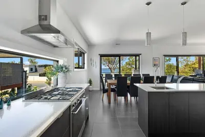 Image de Sunrise Waters overlooking the popular Purtle Park. Groups, skiers, golfers, take note.