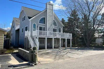 Image de Sleeps 24+! Large home steps from Lake Michigan with views of the Lighthouse