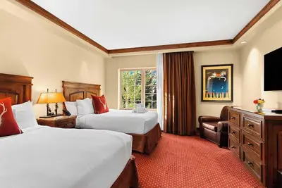Image de Fantastic Deal! Gorgeous Village View w/ Hot Tub and Parking!