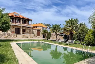 Image de HostWise - Country Villa w/ Pool, Court and Views