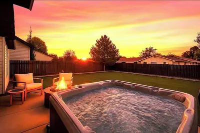 Image de The LaBirdie; Hot Tub, Putting Green, Luxe Retreat