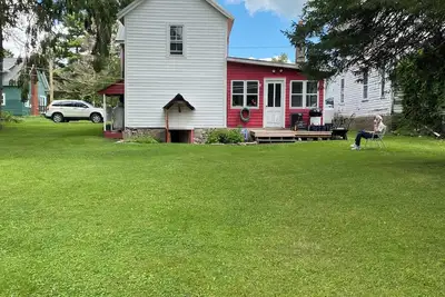 Image de 14 Miles To Cooperstown! Charming 3 Bedroom Farmhouse in Cherry Valley Village!