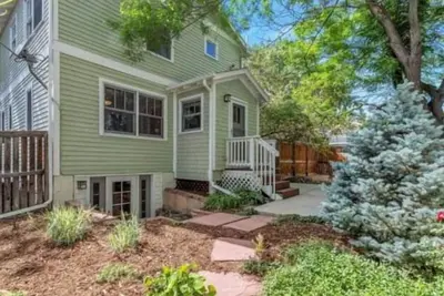 Image de Chic garden level close to trails, shops