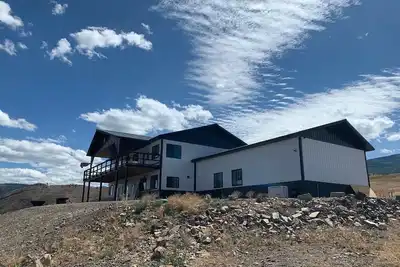 Image de Hilltop Estate with Panoramic views looking upon thousands of acres.